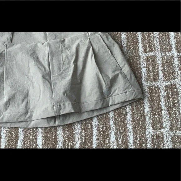 Alo Fan Club Mini Skirt NWT Gravel - Picture 6 of 7